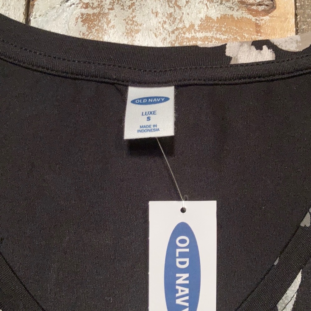 SOLD NWT Old Navy Luxe Vneck Top - Picture 3 of 5